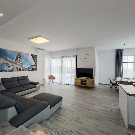 Luxury Morena Villa *