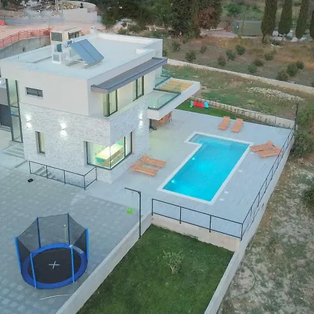 Luxury Morena Villa