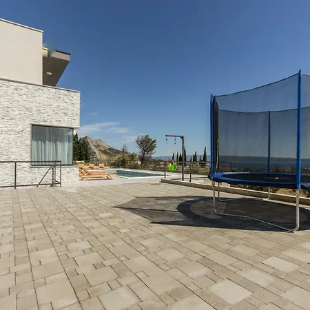 Luxury Morena Villa
