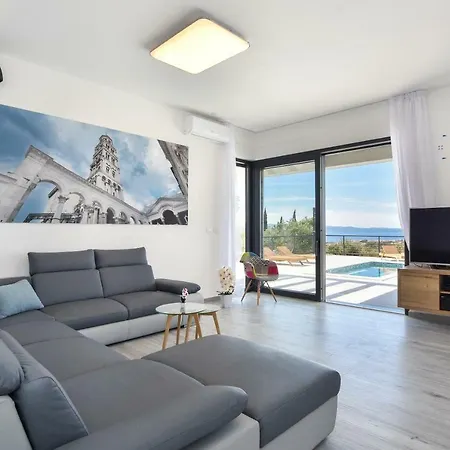 Luxury Morena Villa *